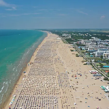 Апартаменти With Terrace Next To The Sea *
