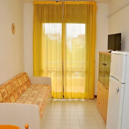 Апартаменти With Terrace Next To The Sea *